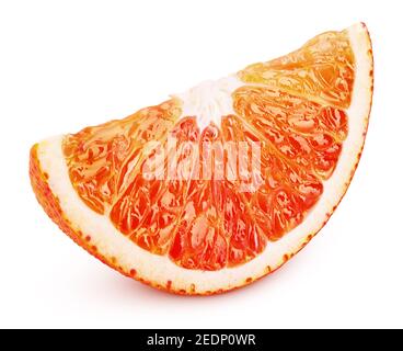 Tranche de sang mûre d'agrumes rouges et oranges isolée sur fond blanc. Sanguinello filtre en coin orange avec masque Banque D'Images