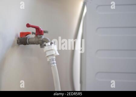 Raccord de tuyau d'eau pour machine à laver. Banque D'Images