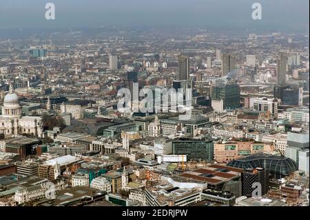 Vue aérienne à grand angle depuis la terrasse d'observation Shard, en direction de la ville de Londres, Mansion House, Bank, Moorgate, London Wall Banque D'Images