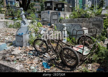 Cimetière, Manille, Makati, Philippines, vivant à l'intérieur d'un cimetière, tombe Banque D'Images