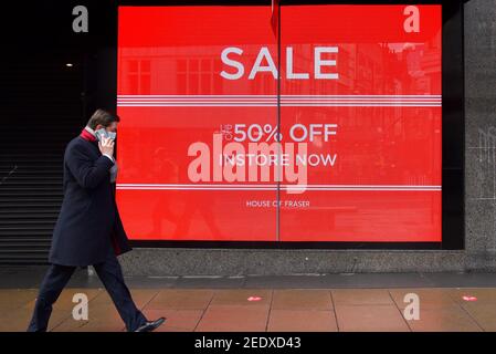 Oxford Street, Londres, Royaume-Uni. 15 février 2021. La carte de l'itinéraire de verrouillage sera annoncée la semaine prochaine. Les magasins de Londres restent fermés et attendent la réouverture. Crédit : Matthew Chattle/Alay Live News Banque D'Images