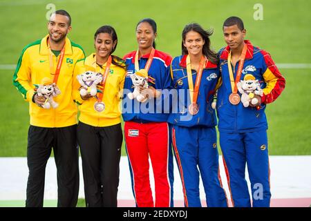 Omara Duran (centre) de Cuba remporte la médaille d'or du 100 m femmes T12 d'athlétisme parapanaméricains de Toronto. Alice Correa de Oliveira du Brésil Banque D'Images