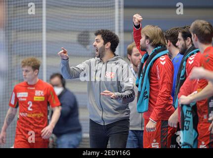 Eat, Allemagne. Entraîneur 2021 Jamal NAJI (TUE) gestuelle, gestuelle, handball 1er Bundesliga, 18e jour de match, TUSEM Essen (TUE) - MT Melsungen (MTM) 28:35, le 11 février 2021 à E ssen/Allemagne Â | usage dans le monde crédit: dpa/Alay Live News Banque D'Images