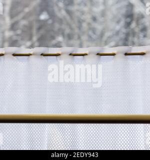 Rideaux de dentelle sur la fenêtre dans le train Banque D'Images