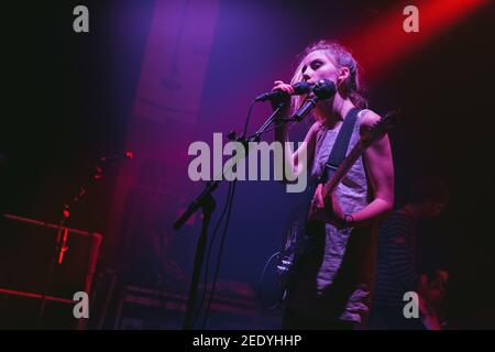 Newcastle UK: 28 mars 2015: Le groupe Wolf Alice Ellie Rowsell est en concert à Newcastle Riverside Banque D'Images