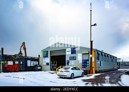 Une petite usine de recyclage de métaux dans un site industriel à North Yorkshire capable de recycler les métaux ferreux et non ferreux dans hiver Banque D'Images