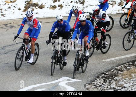 Gruppetto avec Arnaud Demare de Groupama - FDJ pendant le Tour de la Provence, Stage 3, Istres au &#x80;Â&#x93; Chalet Reynard ( Mont Ventoux ) le 13 février 2021 à Bédoin, France - photo Laurent Lairys / DPPI / LiveMedia Banque D'Images