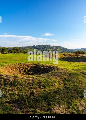 Vue vers le sud jusqu'au château de Riber depuis Bailey's Tump A. Placement des armes de la Seconde Guerre mondiale à Matlock Derbyshire Dales Peak District Angleterre Royaume-Uni Banque D'Images