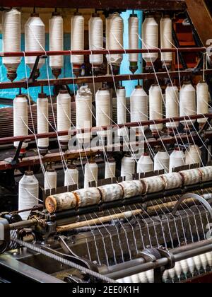 Équipement de filature de coton à Masson Mill à Matlock Bath un village dans Derbyshire Dales Peak District Angleterre Royaume-Uni anciennement une usine de textile. Banque D'Images