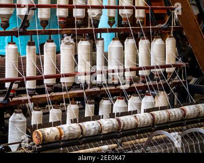 Équipement de filature de coton à Masson Mill à Matlock Bath un village dans Derbyshire Dales Peak District Angleterre Royaume-Uni anciennement une usine de textile. Banque D'Images