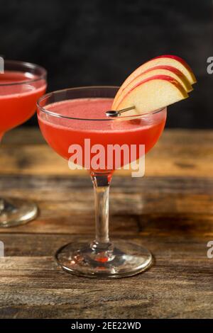 Cocktail de pommes Jack Rose rafraîchissant avec Brandy Banque D'Images