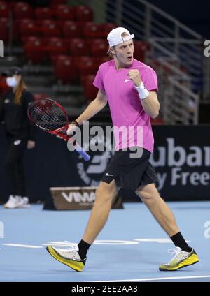 Sofia, Bulgarie - 10 novembre 2020 : Denis Shapovalov, du Canada, réagit lors de son match ouvert ATP 250 à Sofia contre le Radu Albot de Moldova. Banque D'Images