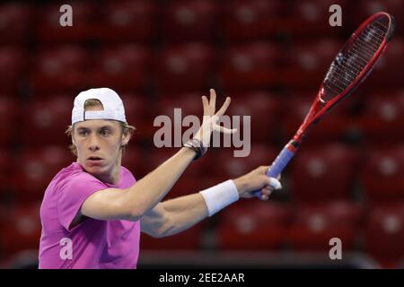 Sofia, Bulgarie - 10 novembre 2020 : Denis Shapovalov, du Canada, en action contre Radu Albot, de Moldova, pendant l'ATP 250 Sofia Open. Banque D'Images