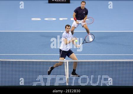 Sofia, Bulgarie - 12 novembre 2020 : Jamie Murray (devant) de la Grande-Bretagne et Neal Skupski (de retour) en action pendant leur demi-finale Banque D'Images