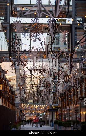 Palmer Alley dans le centre-ville de Washington DC est décoré avec des lumières et des ornements festifs pour la saison des fêtes d'hiver. Banque D'Images