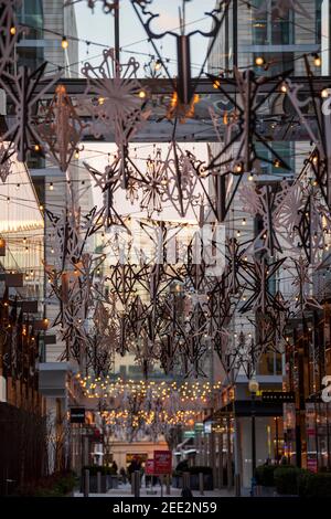 Palmer Alley dans le centre-ville de Washington DC est décoré avec des lumières et des ornements festifs pour la saison des fêtes d'hiver. Banque D'Images