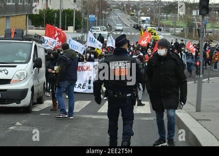 Les étudiants de Nanterre manifestent en faveur de Selim, Barth, Ayoub et Victor, 4 activistes de l'UNEF de l'Université de Nanterre, convoqués à la cour pour la violence contre les vigilantes universitaires, lors d'une action en 2019. À Nanterre, près de Paris, France, le 15 février 2021. Photo par Karim ait Adjedjou/avenir Pictures/ABACAPRESS.COM Banque D'Images