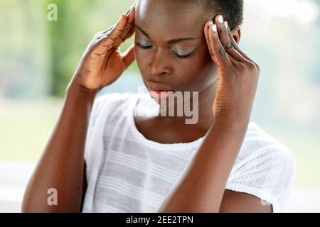 Femme ethnique stressée Banque D'Images