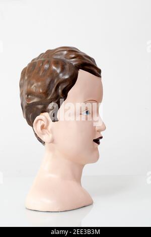 Modèle à tête mâle Plastercast visage mannequin Figure Banque D'Images