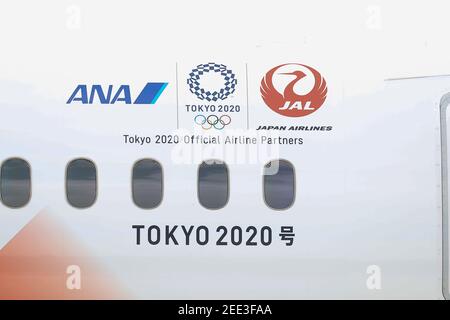 Miyagi, Japon. 20 mars 2020. L'avion de transport spécial de la torche 'TOKYO 2020' est retourné d'Athènes, Grèce, à la base aérienne Matsushima de la Force d'autodéfense dans la préfecture de Miyagi pour transporter la torche. Le 20 mars 2020 à Miyagi, Japon. Les Jeux devaient commencer le 24 juillet 2020, mais ils ont été retardés en raison de la pandémie de Covid-19. Les jeux ont été provisoirement replanifiés pour le 23 juillet 2021. (Photo de Kazuki Oishi/Sipa USA)**Japon Out** Credit: SIPA USA/Alay Live News Banque D'Images