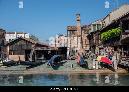 Atelier de télécabine (bateau à rames vénitien à fond plat), Venise, Italie Banque D'Images