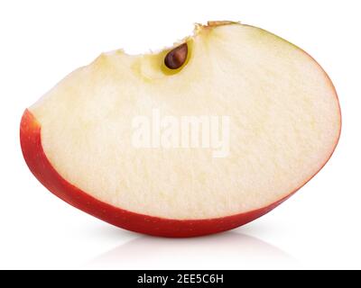 Coupe de pomme rouge isolée sur fond blanc Banque D'Images