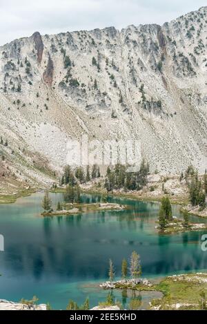 Lac subalpin dans les montagnes Wallowa de l'Oregon. Banque D'Images