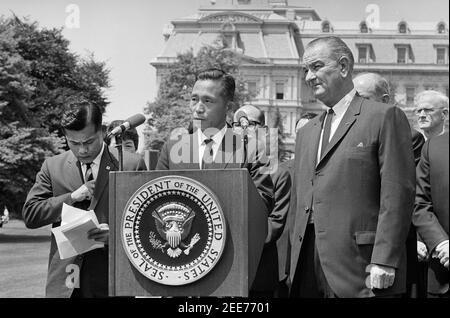 Lyndon Johnson, président des États-Unis, avec le président sud-coréen Park Chung-hee, Washington, D.C., États-Unis, Thomas J. O'Halloran, 17 mai 1965 Banque D'Images