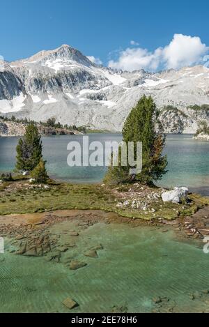 Lac subalpin dans les montagnes Wallowa de l'Oregon. Banque D'Images