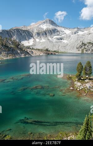 Lac subalpin dans les montagnes Wallowa de l'Oregon. Banque D'Images