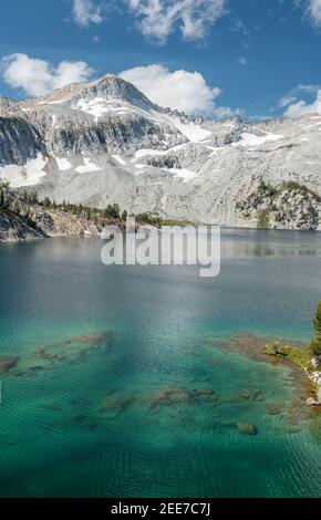 Lac subalpin dans les montagnes Wallowa de l'Oregon. Banque D'Images