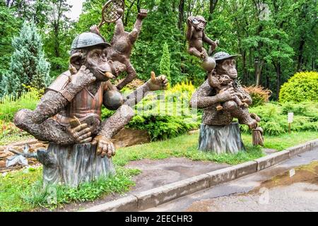 Kharkiv, Ukraine 07.15.2020. sculpture de parc dans l'écopark de Feldman à Kharkiv, Ukraine, un jour d'été Banque D'Images