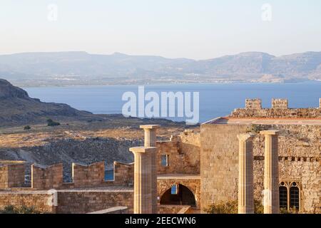 Mer Méditerranée de l'Acropole de Lindos, Rhodes, Grèce Banque D'Images