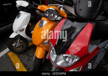 Motos et scooters colorés, Wellington, Île du Nord, Nouvelle-Zélande Banque D'Images