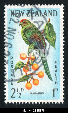 NOUVELLE-ZÉLANDE — VERS 1959: Timbre imprimé par la Nouvelle-Zélande, montre perroquet kakariki, vers 1959 Banque D'Images