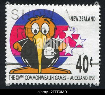 NOUVELLE-ZÉLANDE - VERS 1989: Timbre imprimé par la Nouvelle-Zélande, montre le caractère Goldie marque de commerce des 14ème Jeux du Commonwealth à Auckland en 1989, vers 1989 Banque D'Images