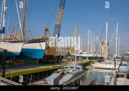 Le quai de Gosport Boatyard, Gosport, Hampshire, Angleterre, Royaume-Uni Banque D'Images