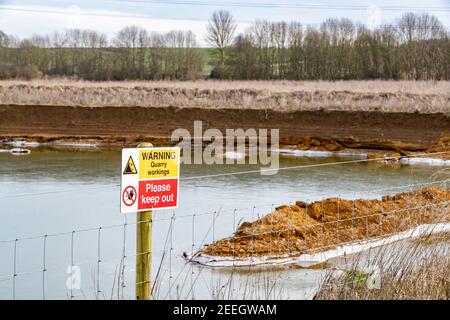 Hanson agrège une nouvelle carrière le long de la vallée de Nene entre Cogenhoe et Grendan qui a récemment été creusé montrant le gravier qui a été extrait, Nort Banque D'Images