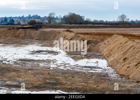 Hanson agrège une nouvelle carrière le long de la vallée de Nene entre Cogenhoe et Grendan qui a récemment été creusé montrant le gravier qui a été extrait, Nort Banque D'Images