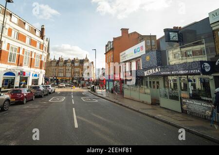 Londres-février 2021: Ealing Broadway rue des magasins, ouest de Londres Banque D'Images