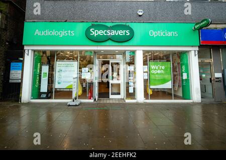 Londres- Specsavers opticiens à Ealing Broadway, dans l'ouest de Londres, une chaîne britannique de vente au détail optique Banque D'Images