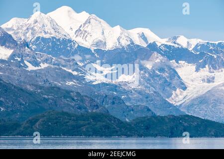 Parc national et réserve de Glacier Bay dans le sud-est de l'Alaska connu pour son abondance pittoresque de glaciers Banque D'Images