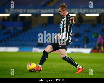 LONDRES, ANGLETERRE - FÉVRIER 15 : Emil Krafth de Newcastle United lors de la première opération entre Chelsea et Newcastle United au stade Stamford Bridge, Lon Banque D'Images