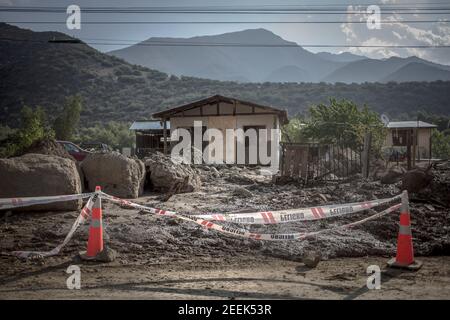 San José de Maipo, Chili. 1er février 2021. Vue d'une maison détruite par des glissements de terrain causés par des inondations.un système frontal solide s'est terminé avec des centaines de personnes touchées et plus d'une centaine de maisons endommagées par des inondations, alluvions et glissements de terrain dans les villes de San José de Maipo, San Alfonso était l'une des zones les plus complexes de boues. Crédit : Vanessa Rubilar/SOPA Images/ZUMA Wire/Alay Live News Banque D'Images