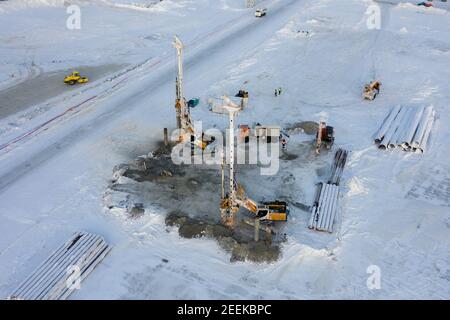 Sabetta 2, région de Tyumen, Russie - 25 janvier 2021 : construction d'une raffinerie de pétrole et d'un port maritime pour l'exportation de produits pétroliers à l'embouchure du Banque D'Images