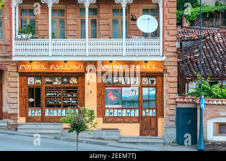 Telavi, Géorgie - 13 juin 2016 : boutique de vins géorgiens dans le centre de Telavi Banque D'Images