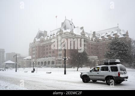 VICTORIA, CANADA - 15 février 2021 : tempête de neige dans le port intérieur de Victoria, île de Vancouver, C.-B. Canada Banque D'Images