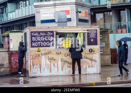 Londres, Royaume-Uni. 16 février 2021. Marée basse dans la Tamise à Battersea Park. Credit: JOHNNY ARMSTEAD/Alamy Live News Banque D'Images