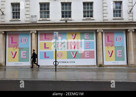 Bond Street, Londres, Royaume-Uni. 16 février 2021. La route du verrouillage sera annoncée la semaine prochaine. Crédit : Matthew Chattle/Alay Live News Banque D'Images