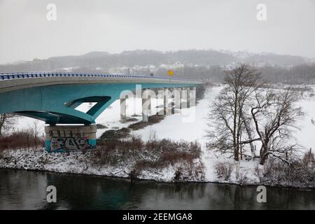 Pont de la route fédérale B 226n sur la Ruhr, hiver, neige, Wetter sur la Ruhr, Rhénanie-du-Nord-Westphalie, Allemagne. Bruecke der B 226n ub Banque D'Images